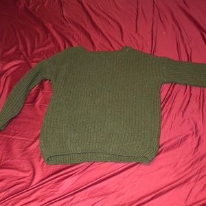 Green u-neck knitted sweater